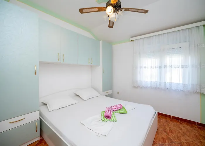 Apartment By The Sea Sukosan, Zadar - 24601
